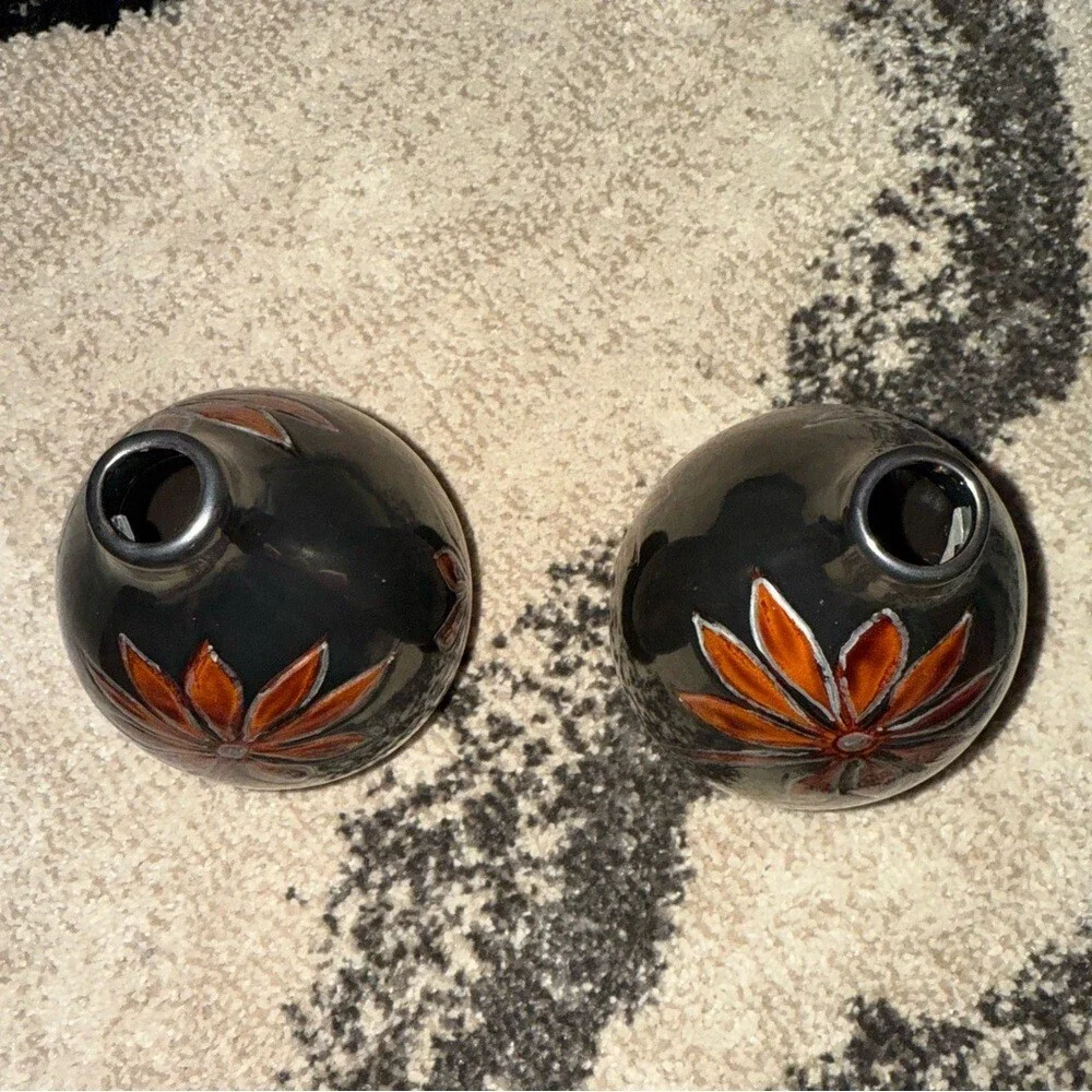2 vases set flowers orange silver grey Elegant Black and Orange Floral Vases